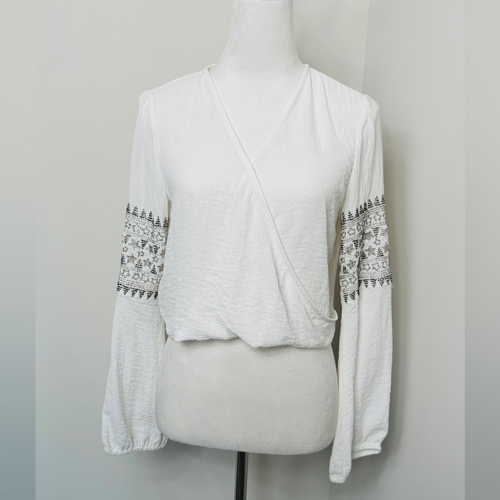 H&M Boho Chic White Embroidered Sleeve Wrap Style Top Size 8